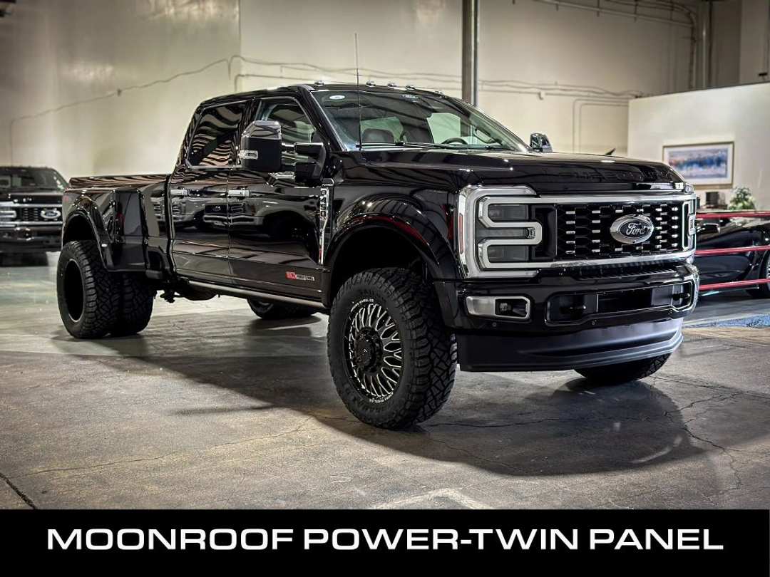 2025 Ford F450 Super Duty Crew Platinum 8 ft - Image 3