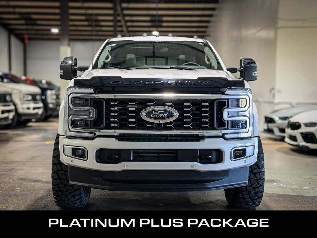 2025 Ford F450 Super Duty Crew Platinum 8 ft - Image 3