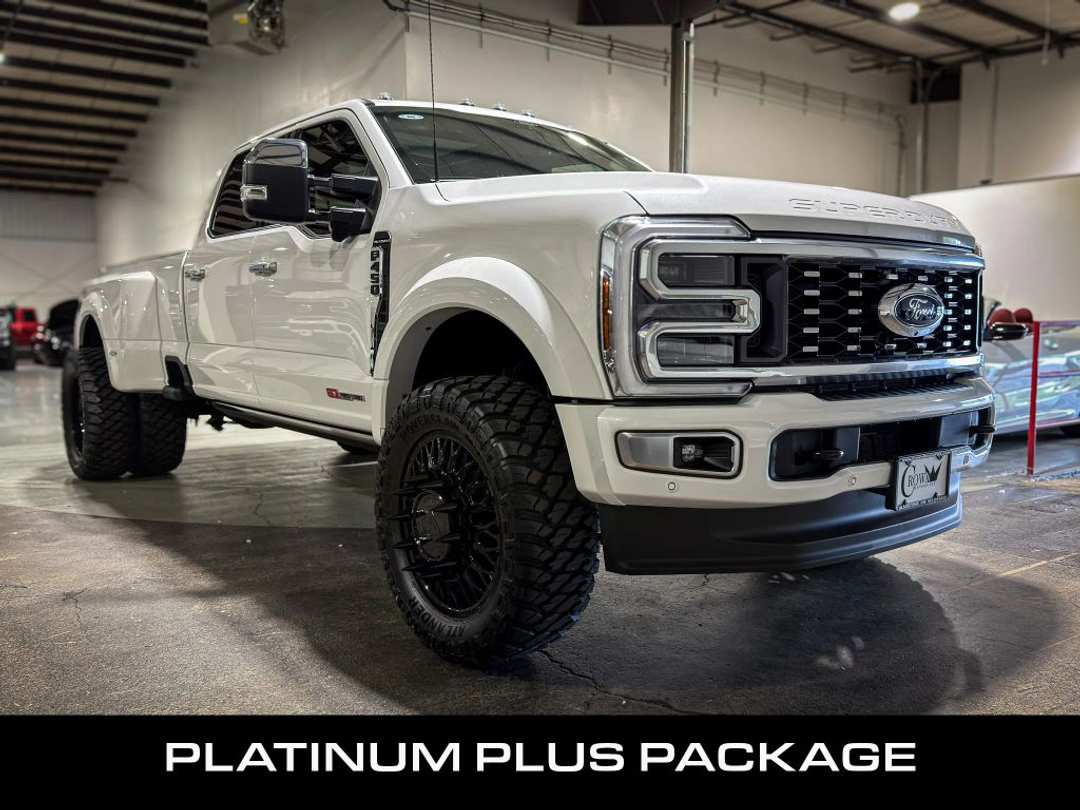 2025 Ford F450 Super Duty Crew Platinum 8 ft - Image 3